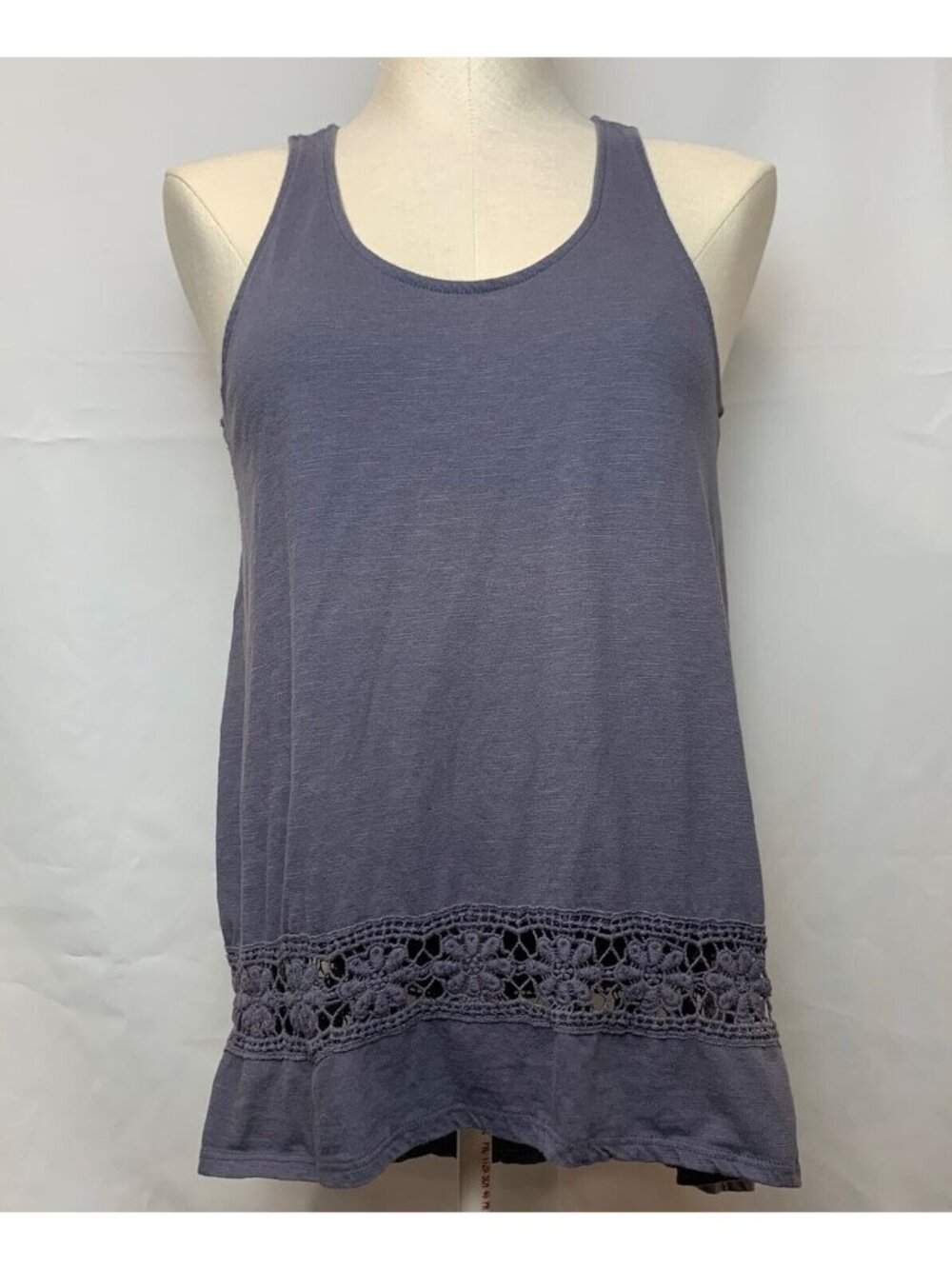 Mossimo Supply Co Sleeveless Tank Top Womens M Blue Gray Crochet Lace Hi-Lo Hem